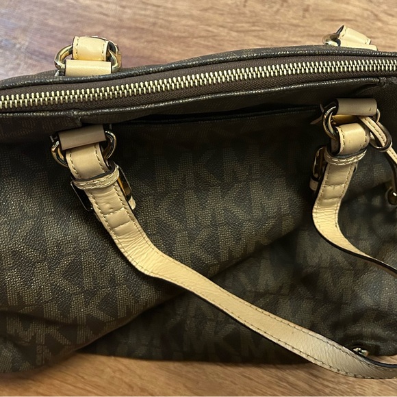 Michael Kors bag - Picture 4 of 11